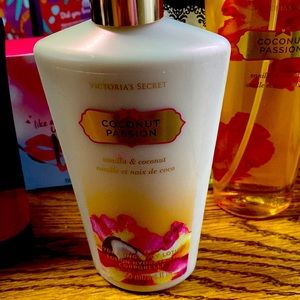 Victoria’s Secret Coconut passion hydrating body lotion. Unused or opened.